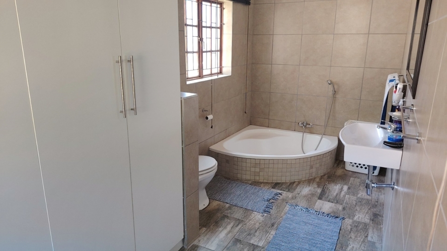 4 Bedroom Property for Sale in La Hoff North West